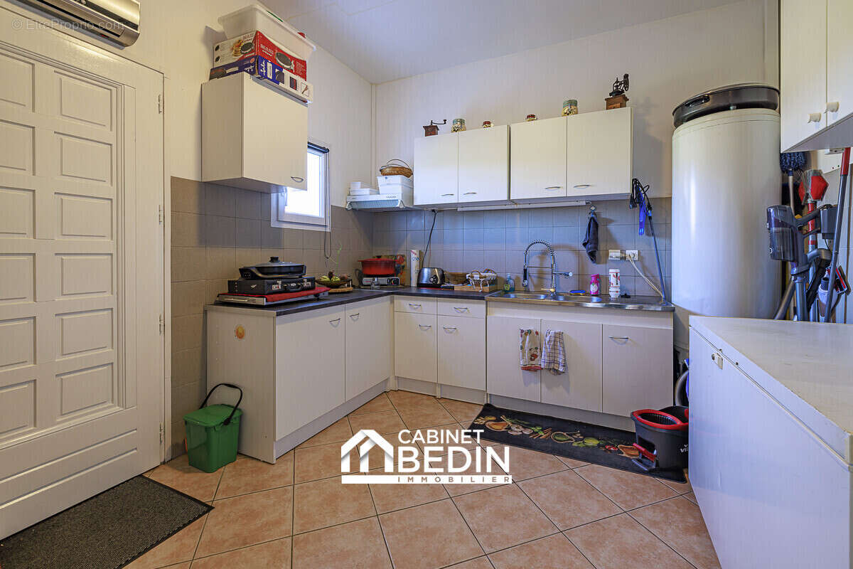 Maison 259 m² à Targon  - photo 7