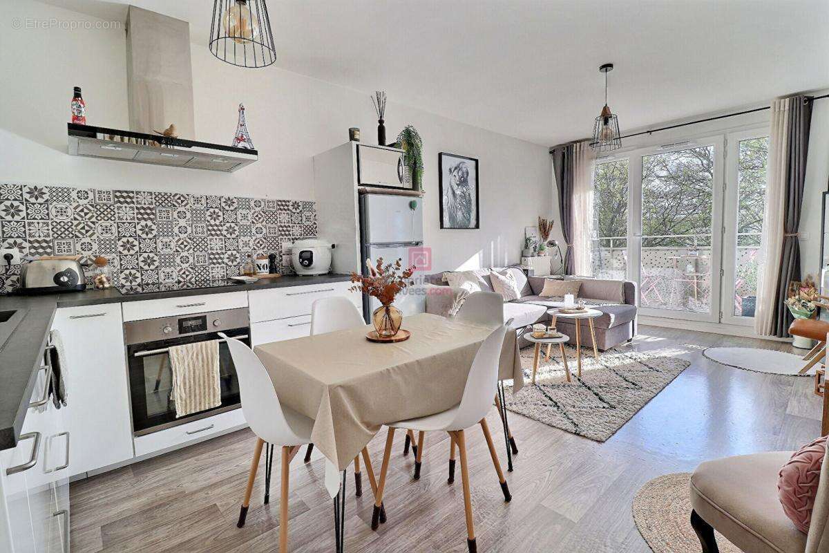 Appartement à FLEURY-MEROGIS