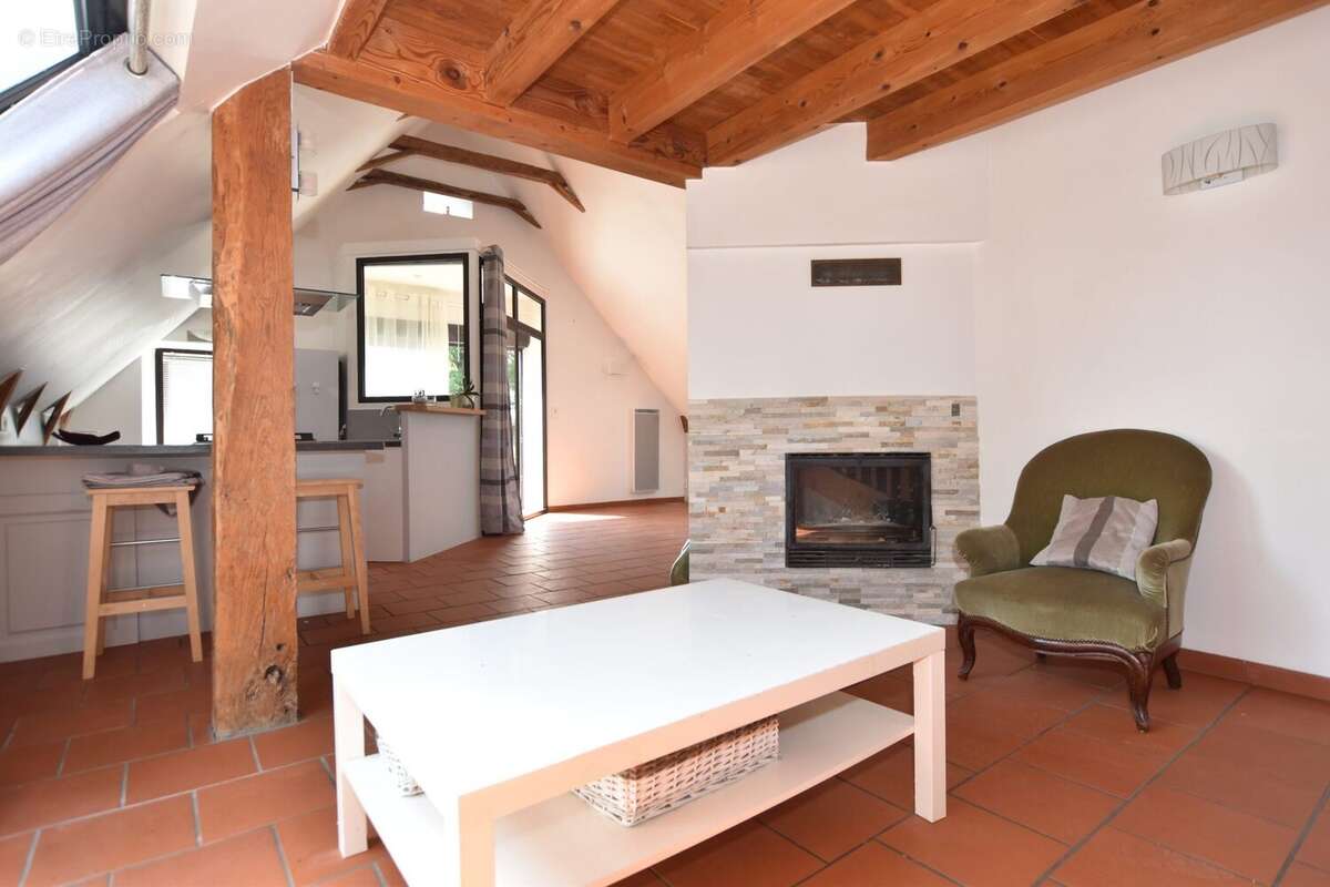 Maison 104 m² à Salers  - photo 8