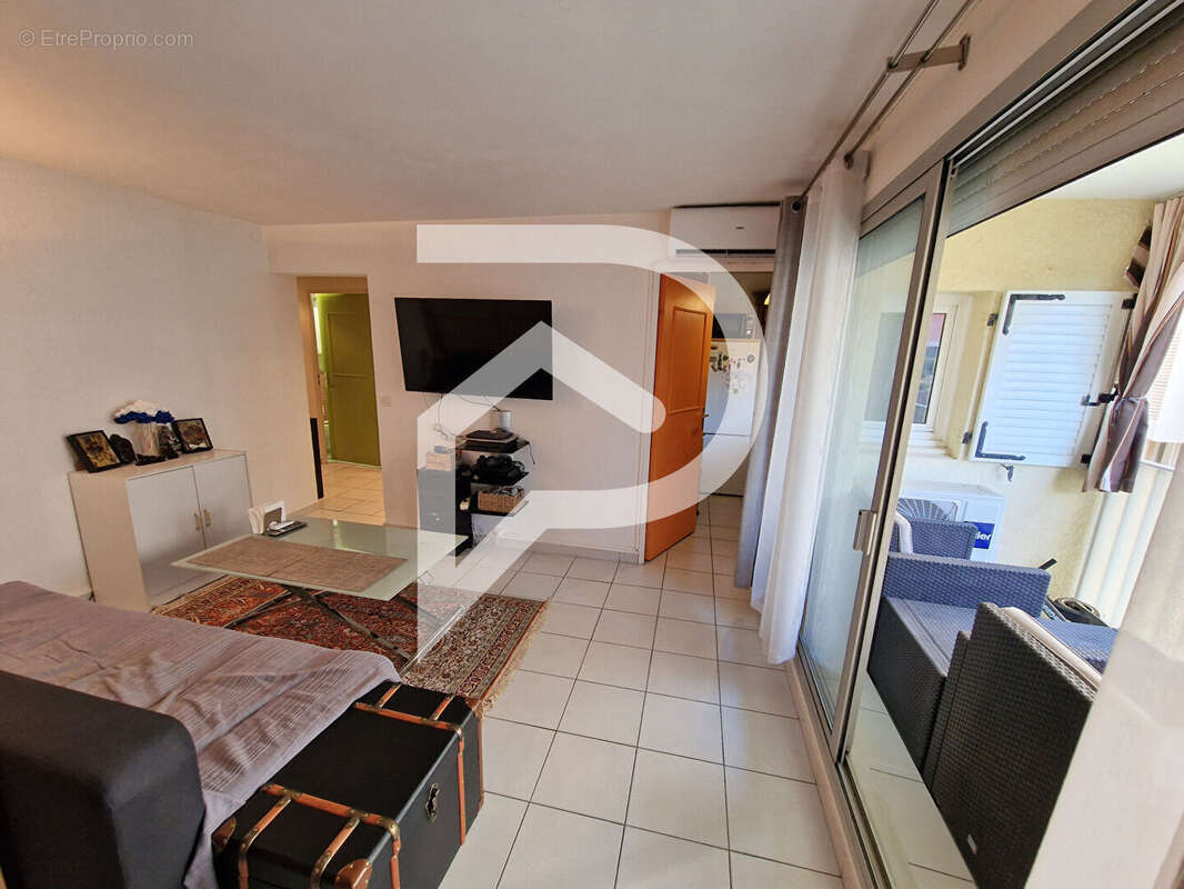 Appartement à SAINT-LAURENT-DU-VAR