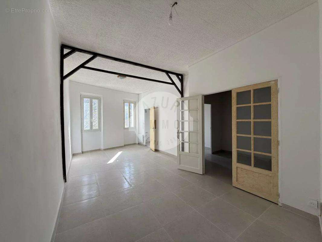 Appartement à ROQUEVAIRE