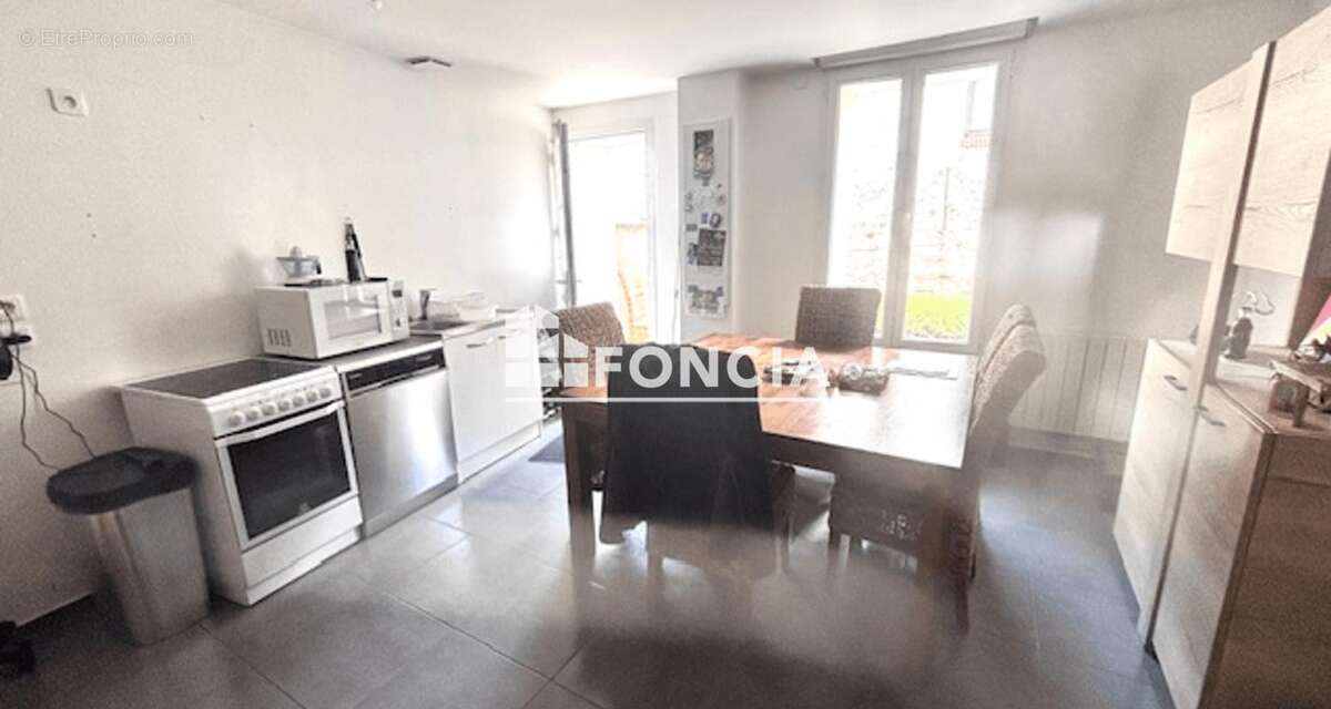 Appartement à JUZIERS