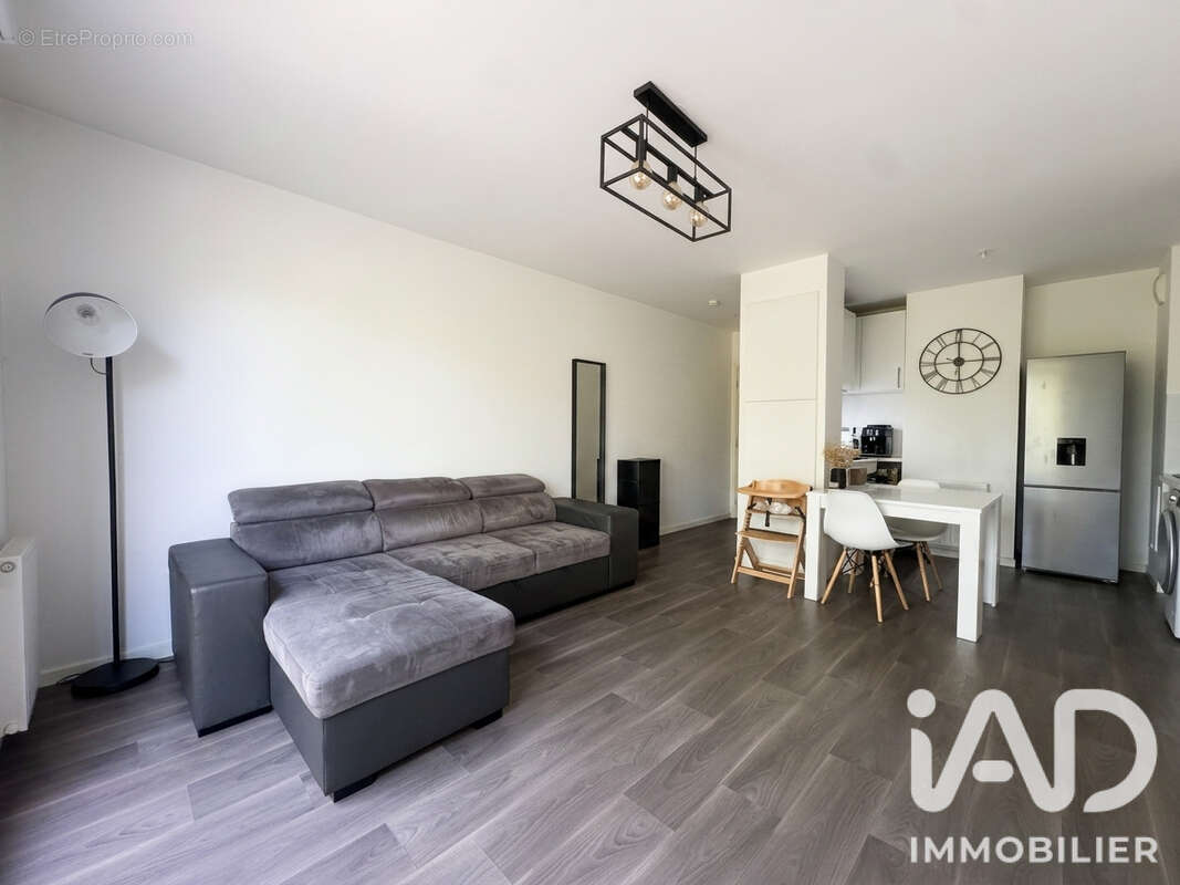 Photo 2 - Appartement à SAINTE-GENEVIEVE-DES-BOIS