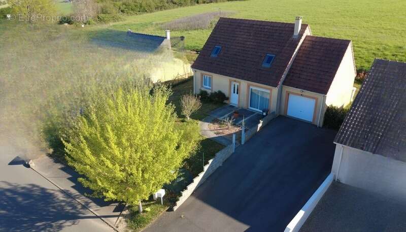 Maison à COULANS-SUR-GEE