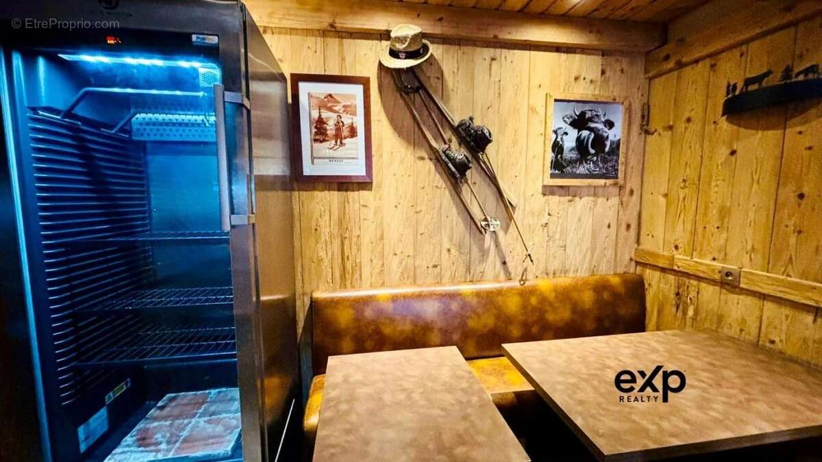 Commerce à LES ALLUES