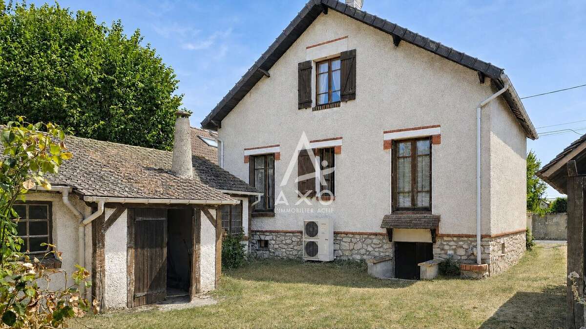 A Vendre à AMILLY  Maison de charme avec séjour cathédrale et dépendance de plus de 70 m² - photo 17