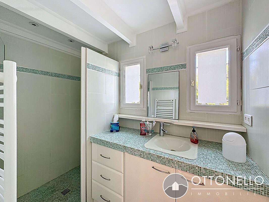 Maison à ROQUEBRUNE-SUR-ARGENS