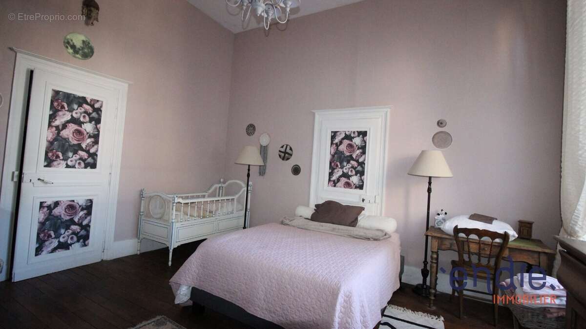 Maison à MEHUN-SUR-YEVRE