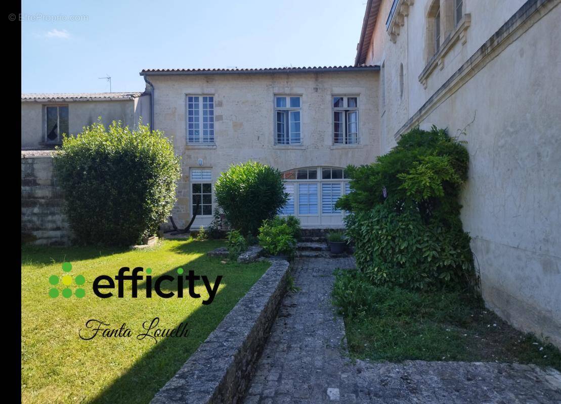 Appartement à FONTENAY-LE-COMTE