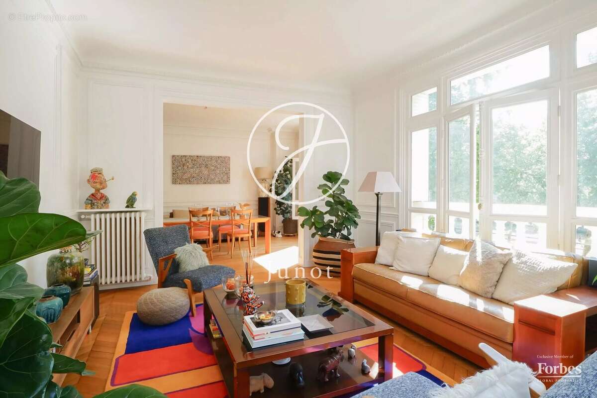Appartement à PARIS-7E