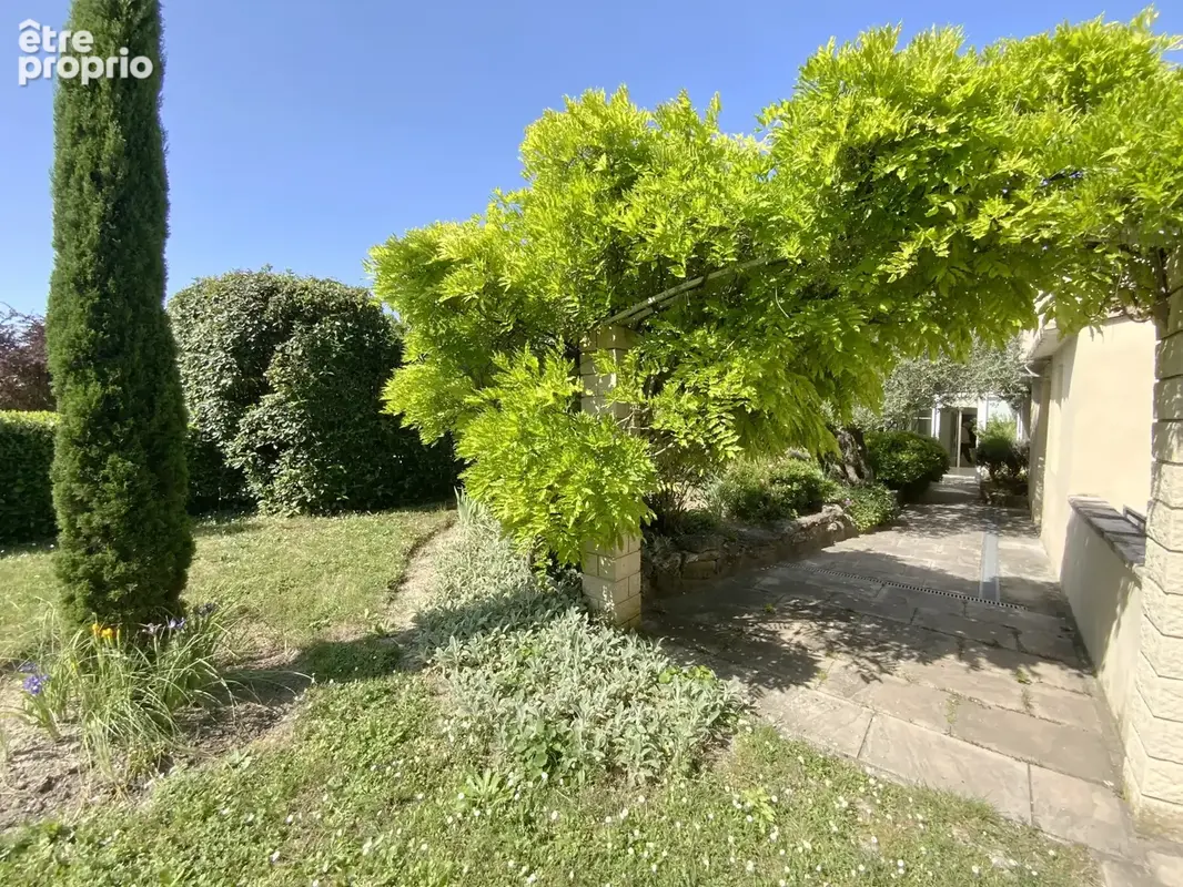 Charmante maison avec terrain arboré et piscine  à Uzès. - photo 11