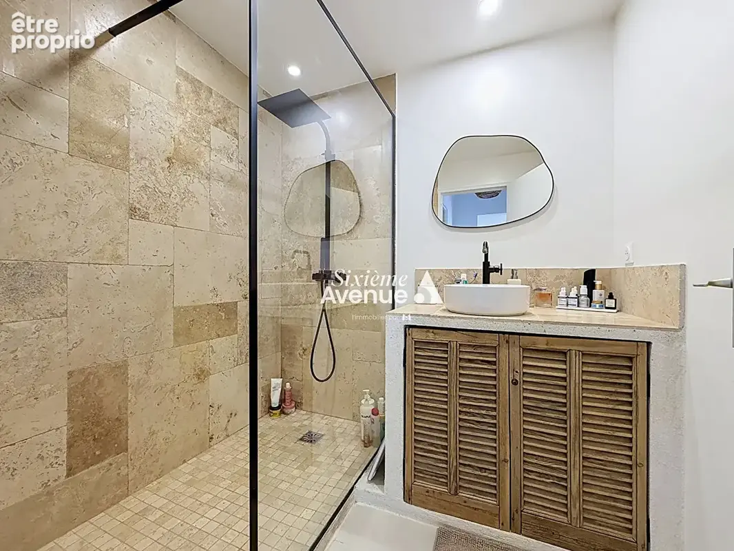 A vendre - Appartement rénové à Grasse 2 pièces de 51.25 m² avec parking couvert et grande cave - photo 8
