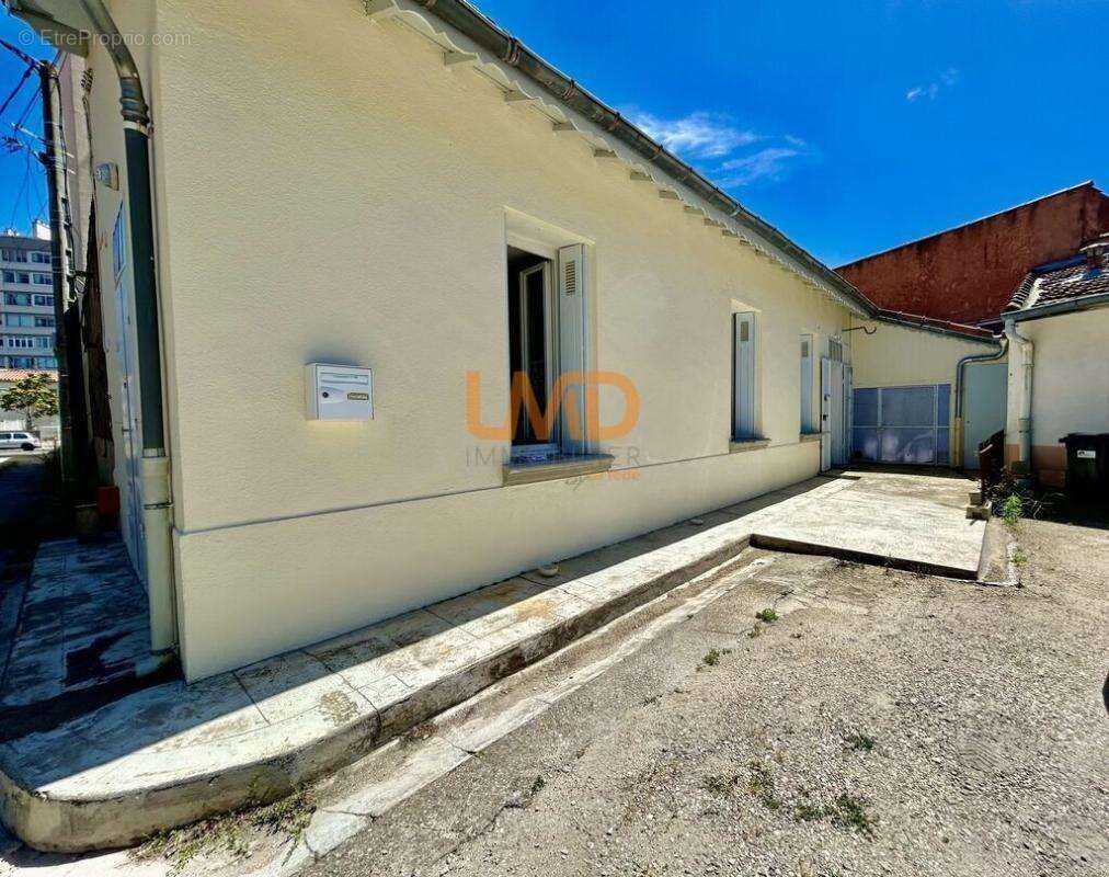 maison de plan pieds, calme, lumineuse, place de stationnement - photo 7