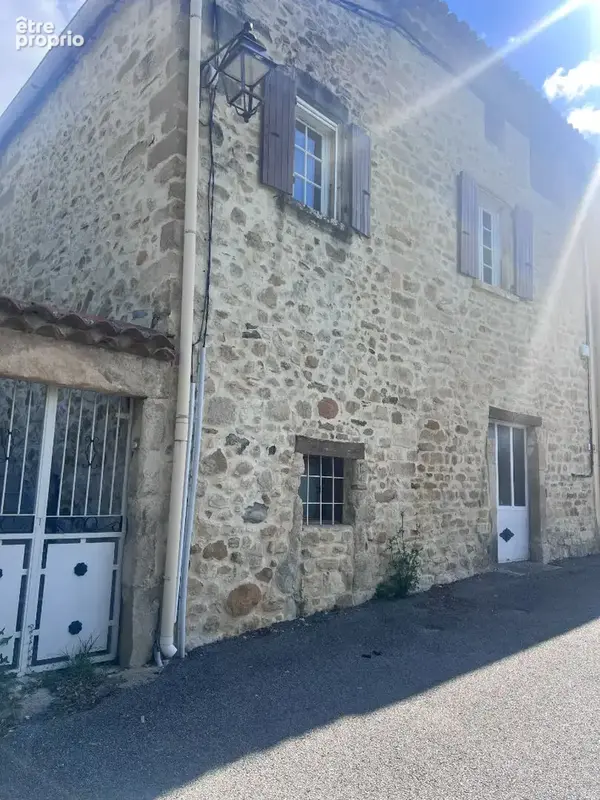 Proche Barjac, coeur de village, deux habitations - photo 2