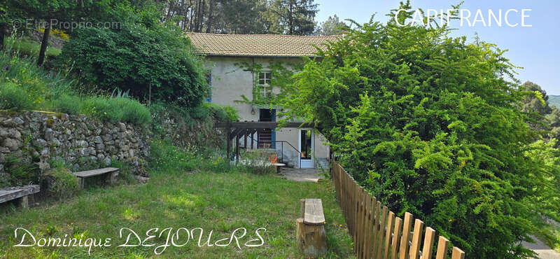 Maison à SAINT-SAUVEUR-DE-MONTAGUT