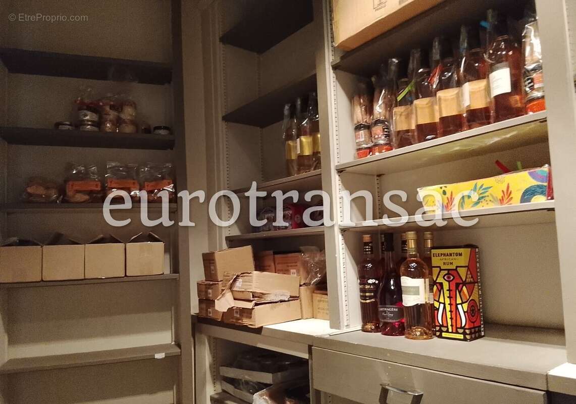 Droit au bail à vendre  Local commercial 60,81 m²  Centre historique de Pézenas - photo 4