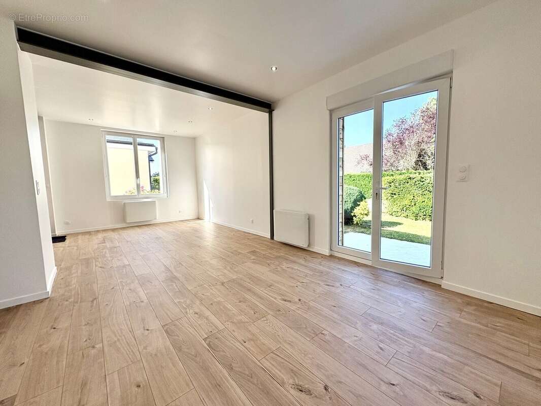 Maison à LE MESNIL-ESNARD