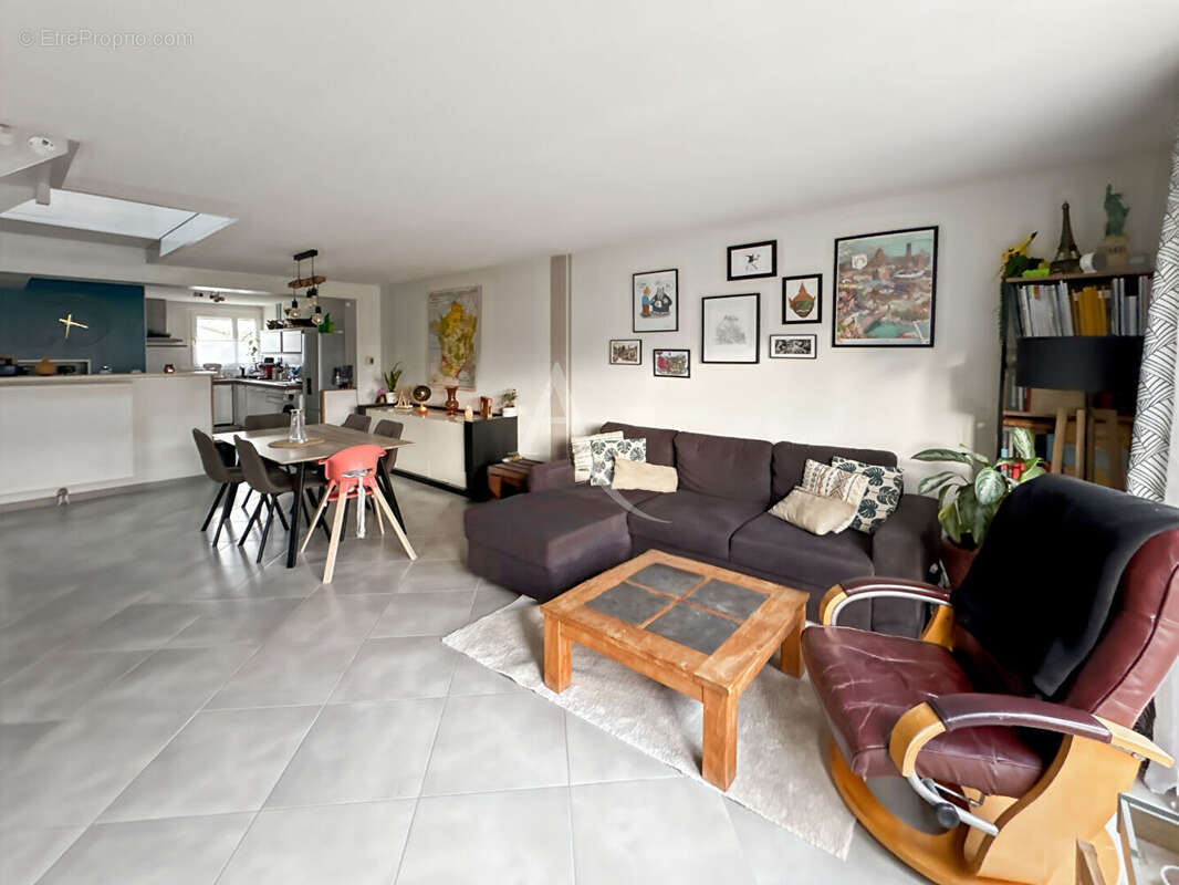 Maison à JOUY-LE-MOUTIER