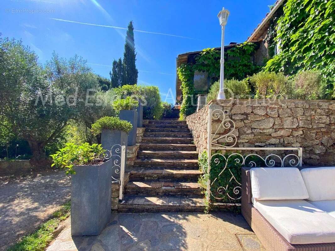 Maison à LA GARDE-FREINET