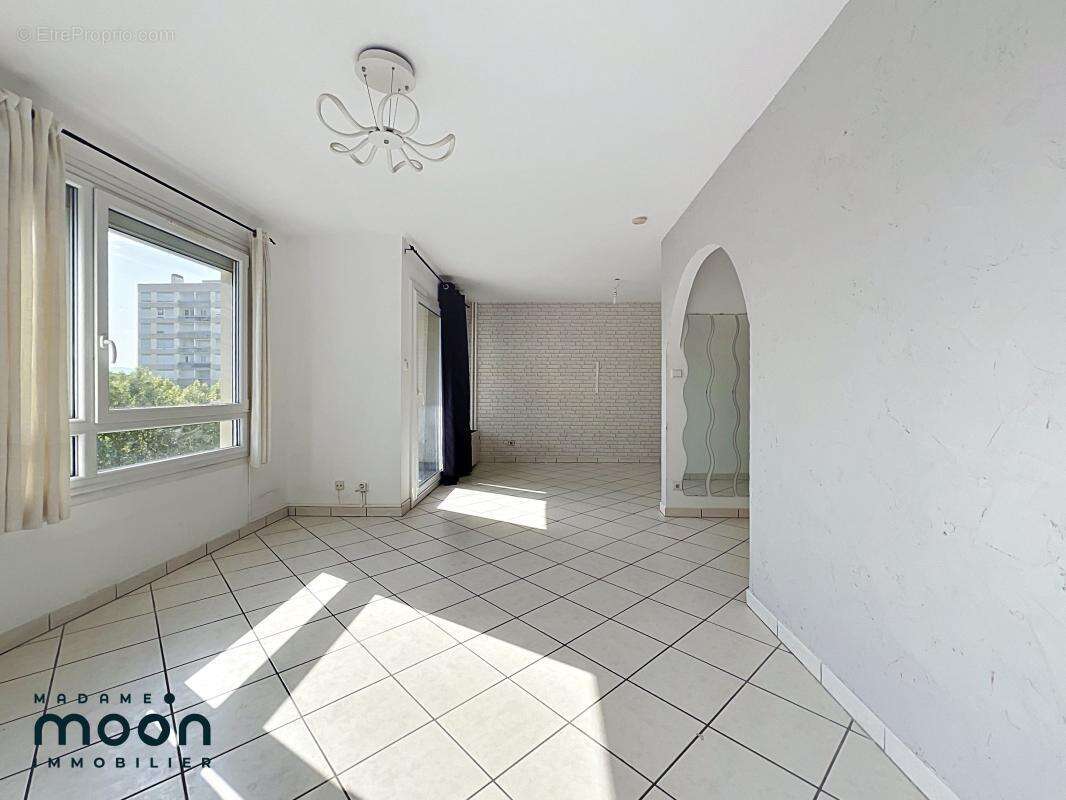 Exclusivité Oullins Pierre Bénite Montmein appartement - Cave - Balcon T4 77m² - photo 10
