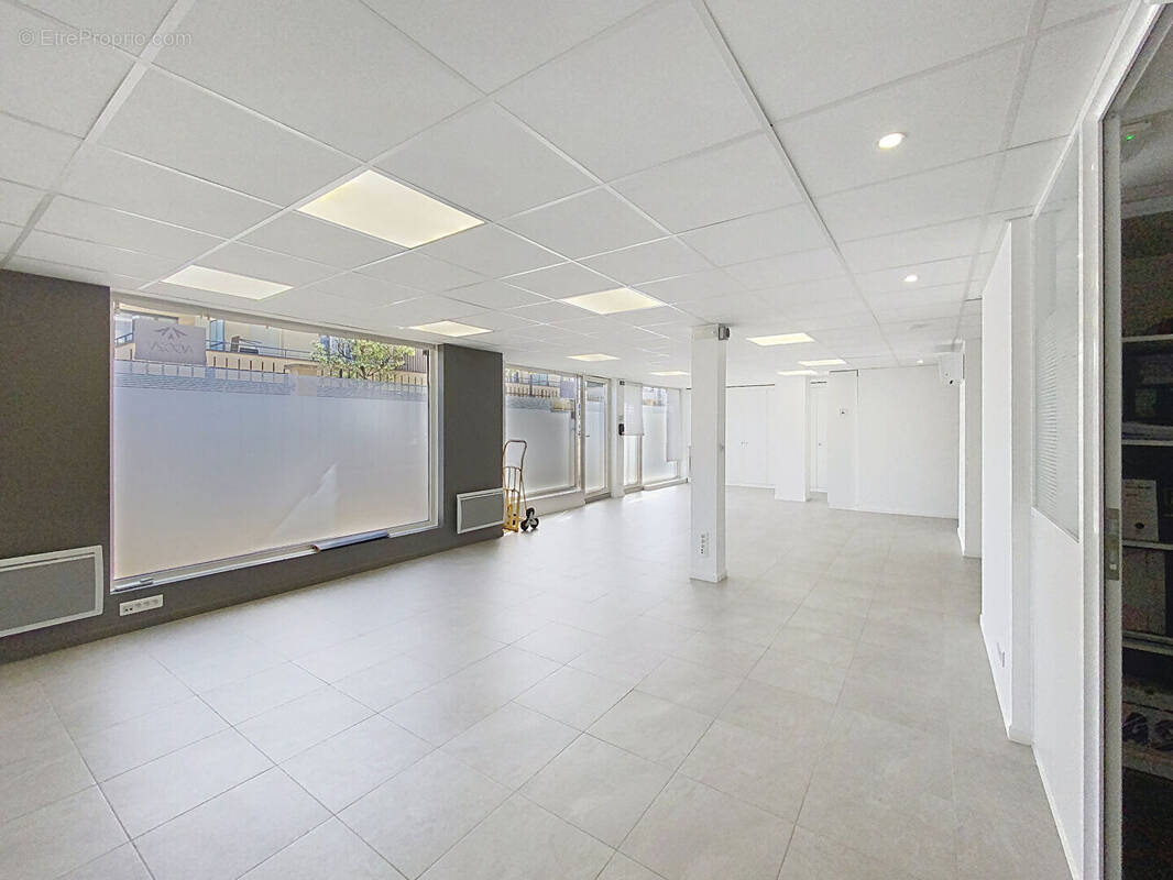 Commerce à PONTAULT-COMBAULT