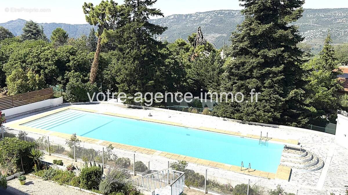 Berre-les-Alpes – T2 en dernier étage, piscine, parking - photo 6