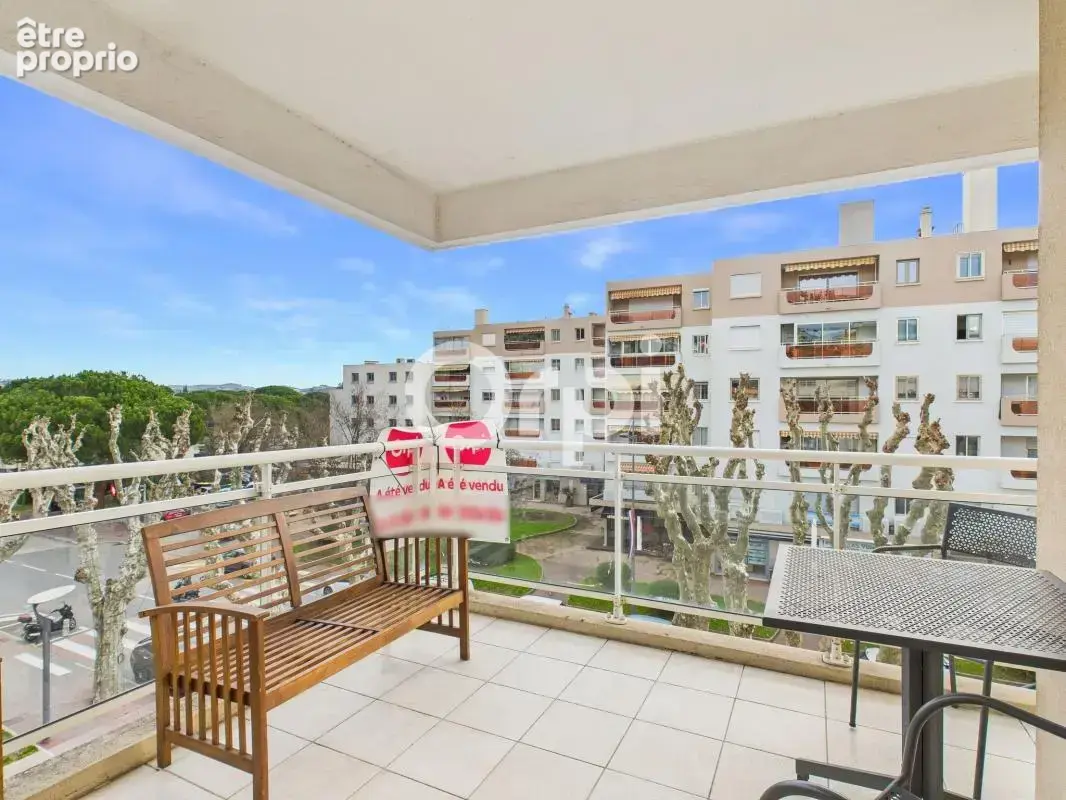Appartement à vendre, centre ville MANDELIEU, proche de tout, terrasse - photo 2