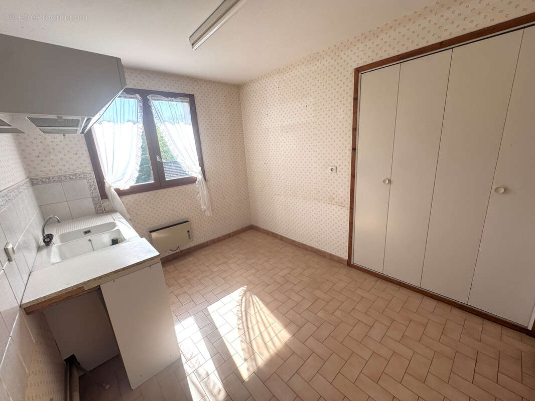 Tout à pied à Ezy-sur-Eure : Maison de plain-pied avec sous-sol total - photo 7