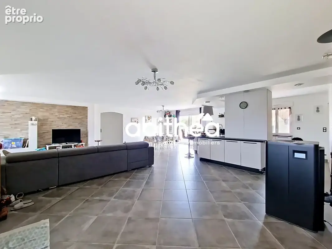 Maison recente de 2019, 155m2 inspiration provencale, 3 chambres dont suite  100m2 de garage  70m2 de terras - photo 4