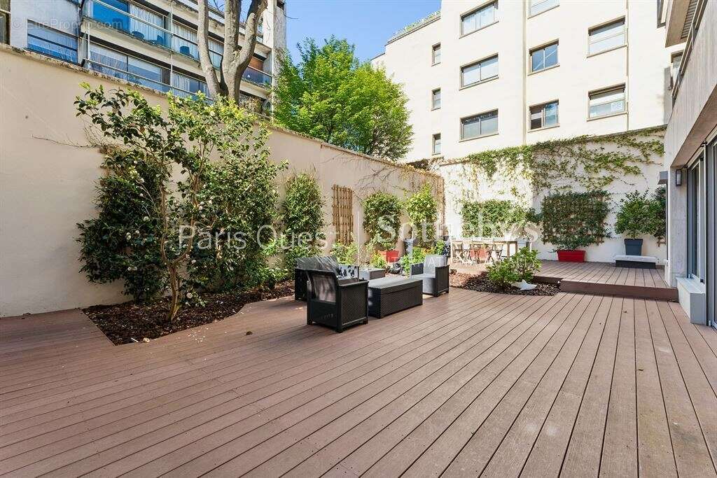Appartement à NEUILLY-SUR-SEINE