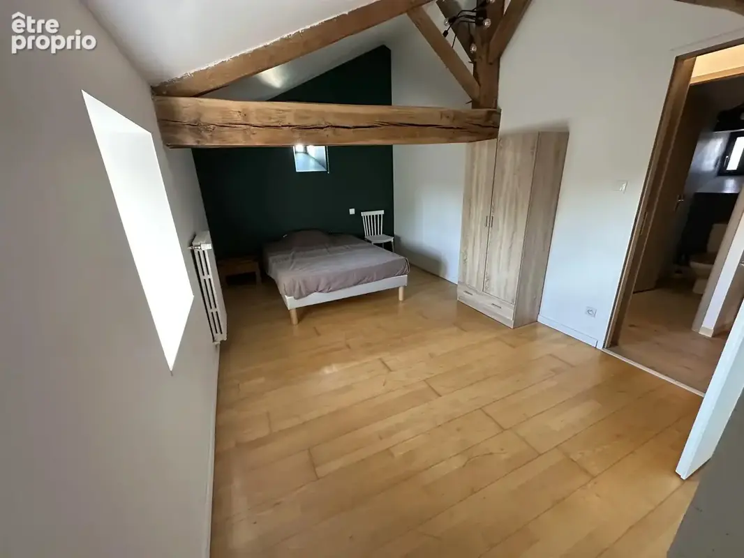 Ancien corps de ferme rénové, 5 chambres + gite + grange de 204 m² et 4 196 m² de terrain - photo 8
