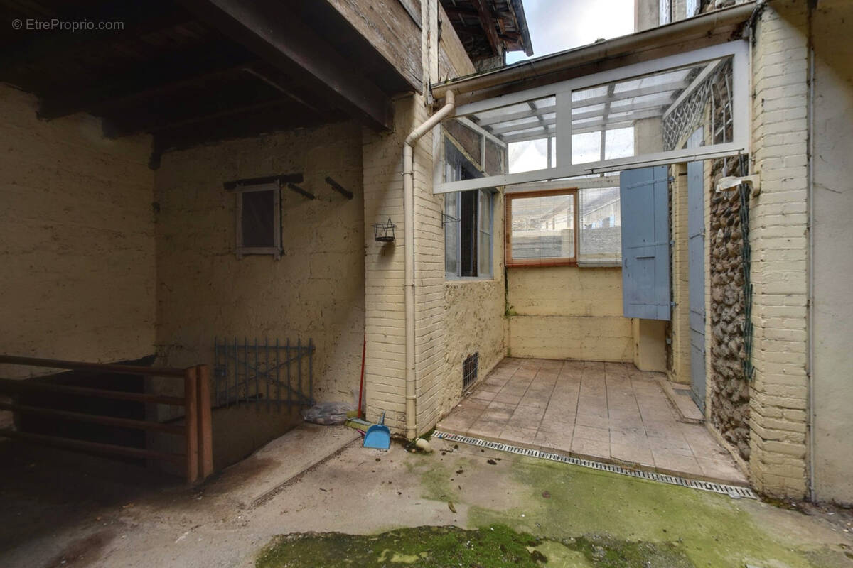 Maison à SAINT-LAURENT-DU-PAPE