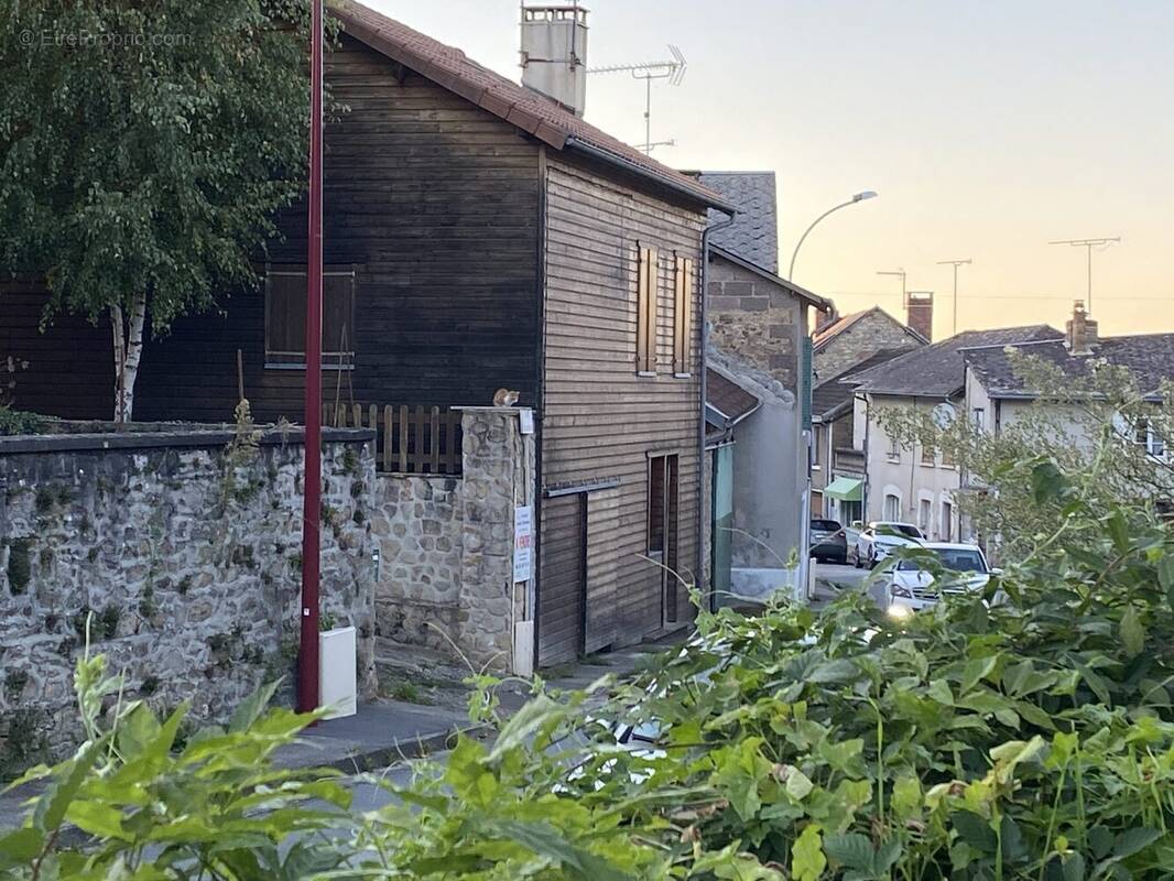 Maison à CHATEAUNEUF-LA-FORET