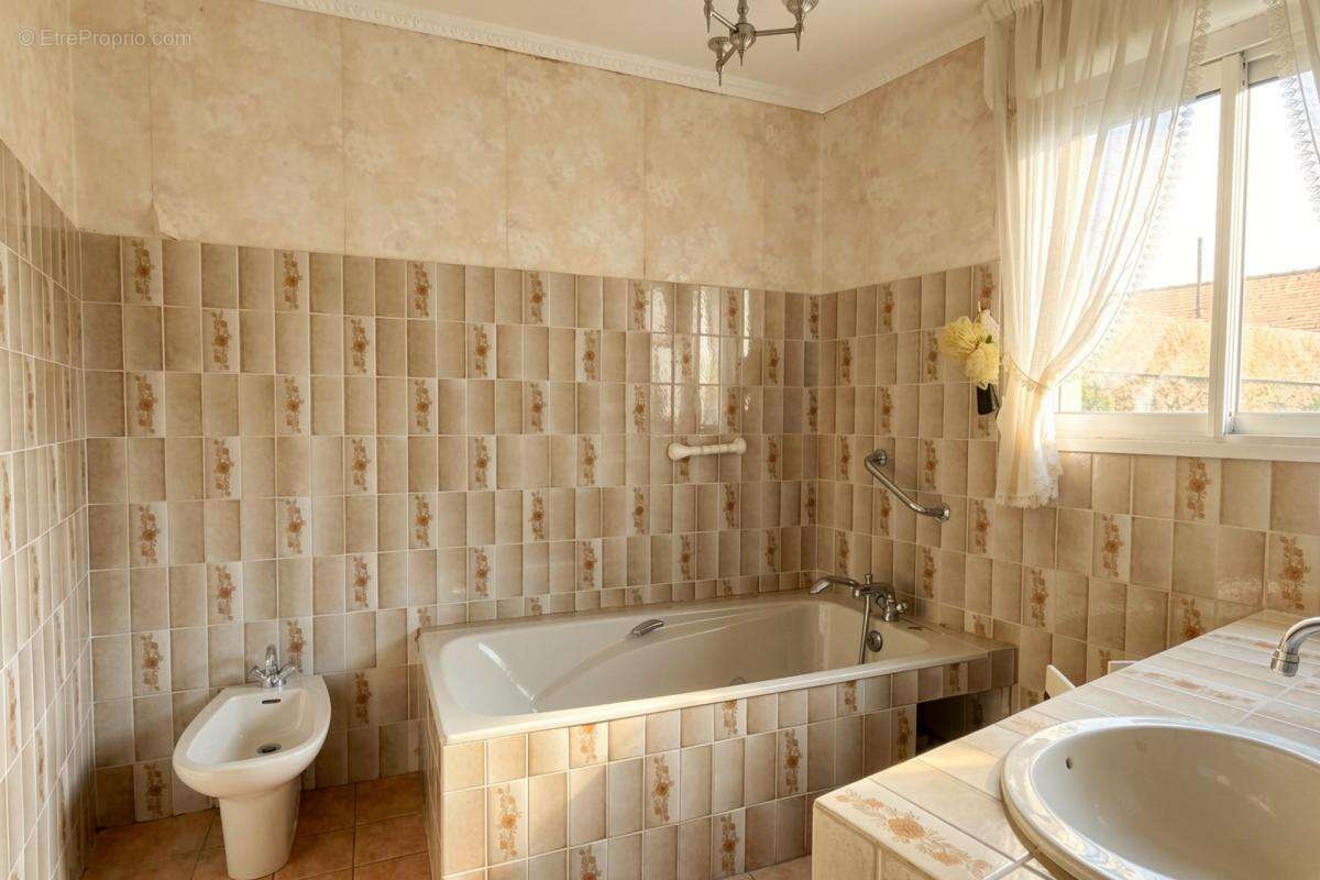 Maison 105 m² à Plouneour-Menez  - photo 8