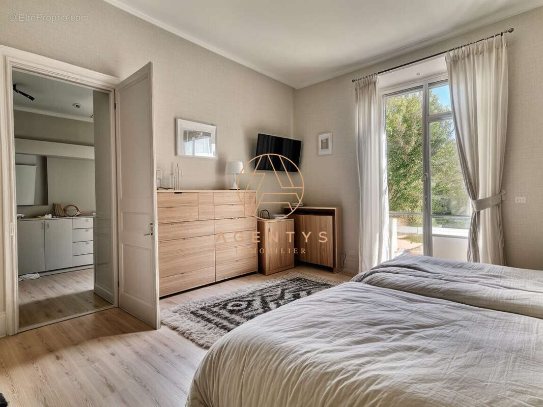 Maison à SAINT-MAUR-DES-FOSSES