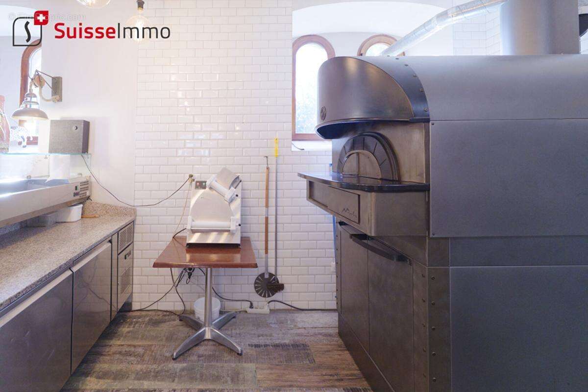 Murs  + appartement T5 (+ possibilité fonds restaurant + Licence 4) - photo 5