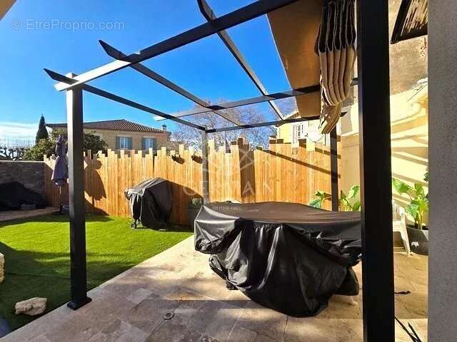 Maison à L'ISLE-SUR-LA-SORGUE