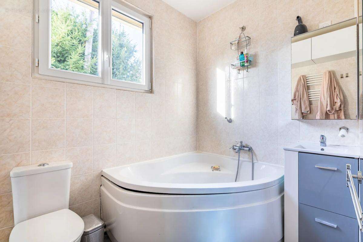 Maison à ISSY-LES-MOULINEAUX