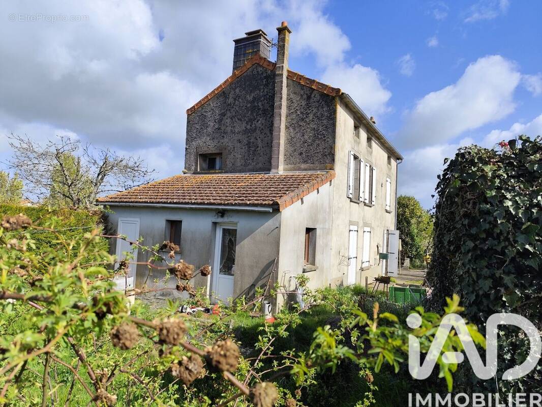 Photo 1 - Maison à VERNOUX-EN-GATINE