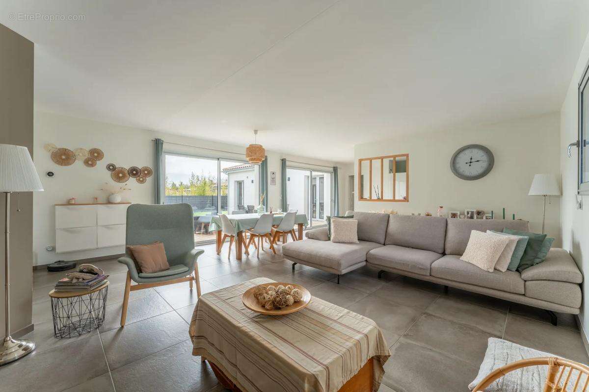 Maison à CAMBLANES-ET-MEYNAC