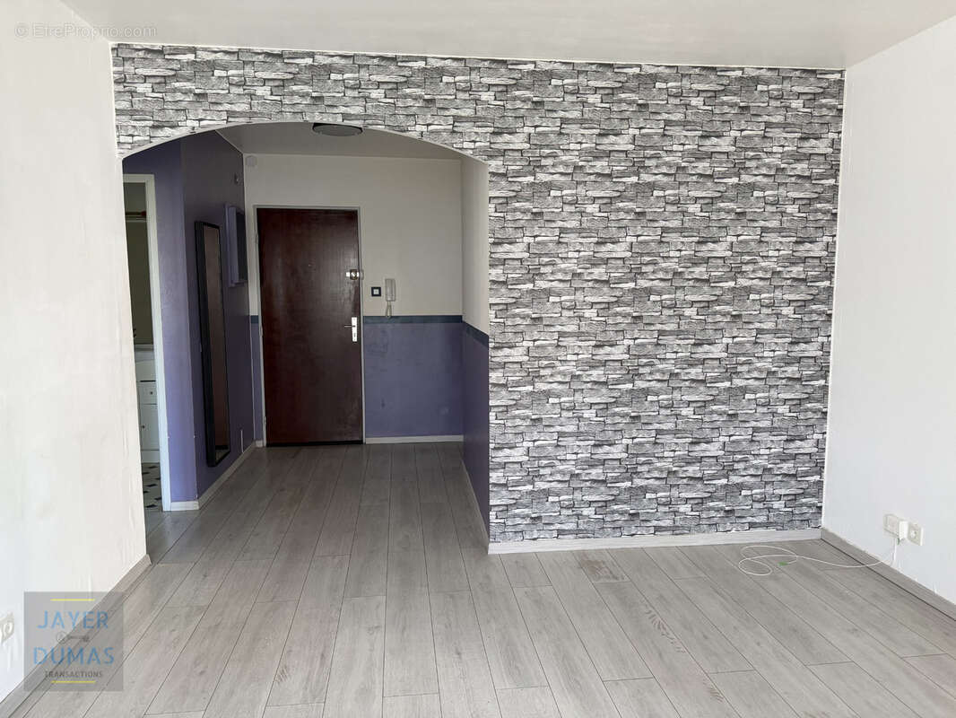 CHALON-SUR-SAONE - Appartement T3 au calme dans Résidence - - photo 2
