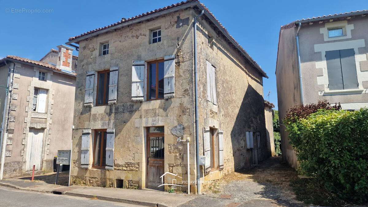 Maison à CURZAY-SUR-VONNE