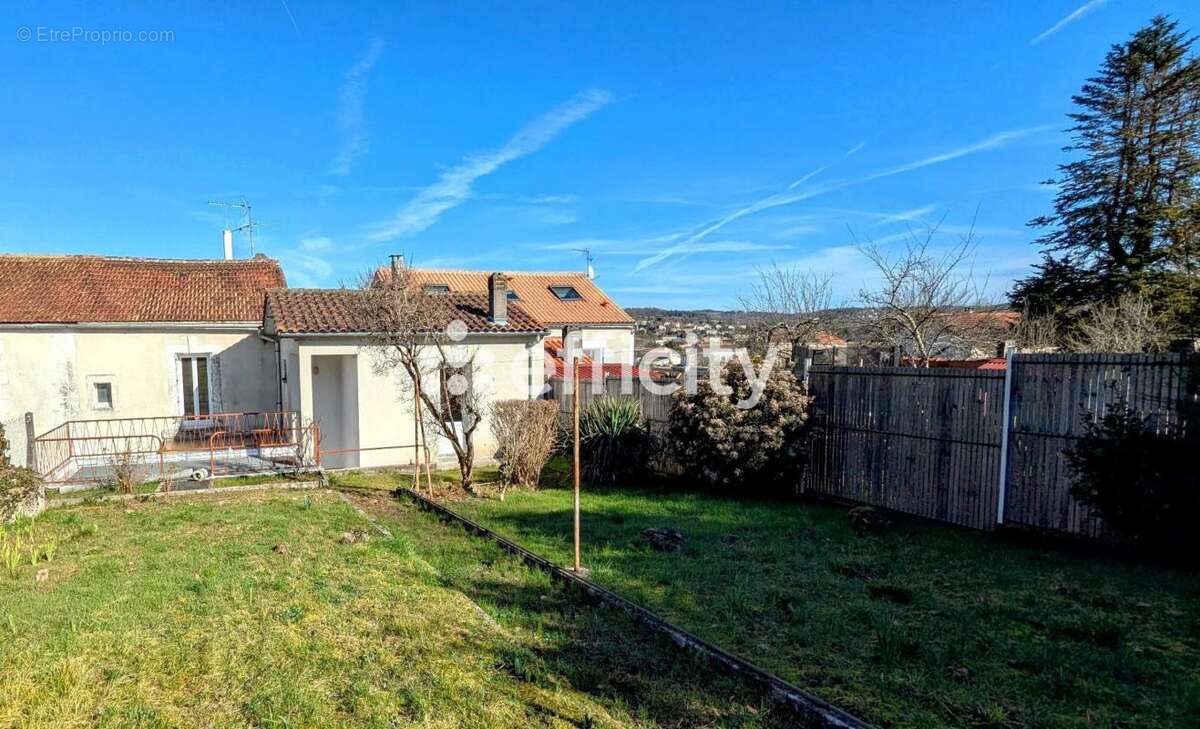 Maison à RUELLE-SUR-TOUVRE