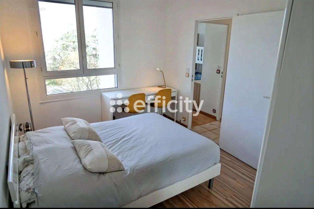 Appartement à SARTROUVILLE