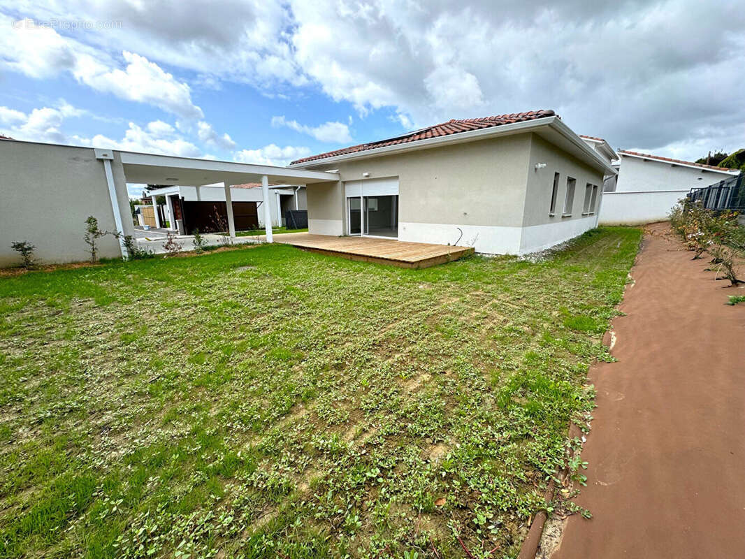 Maison à BRUGUIERES