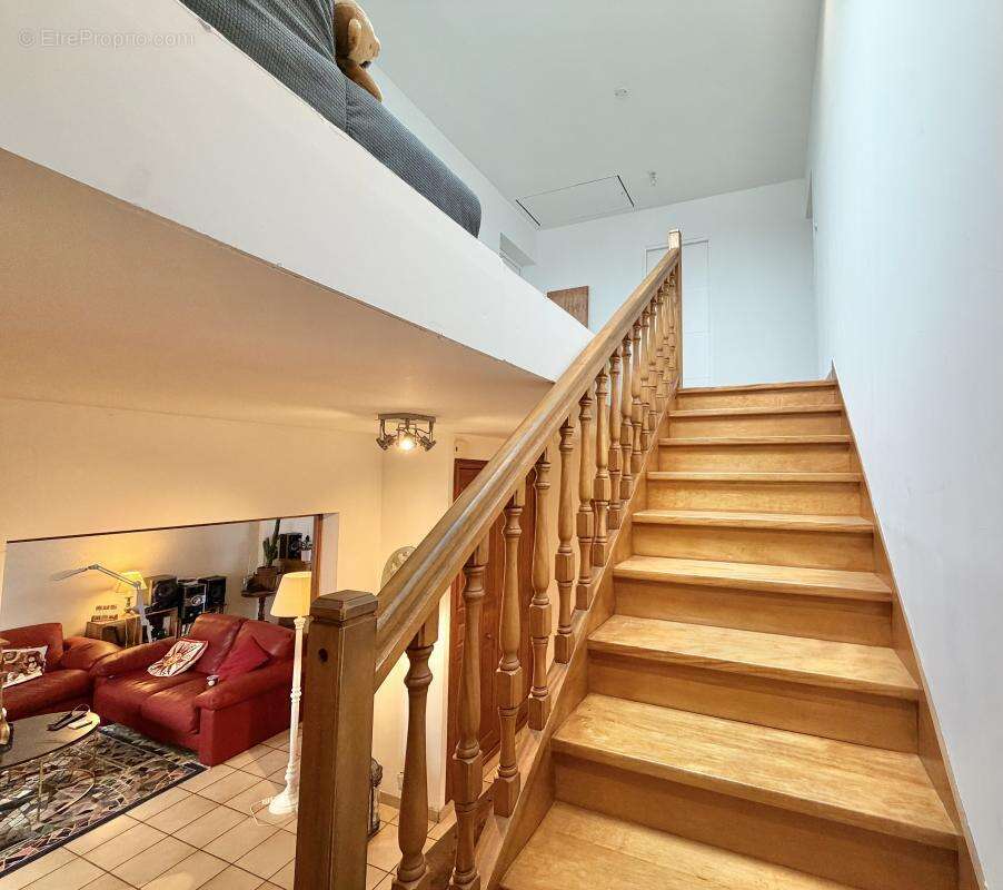 Maison à COURS-LES-BARRES