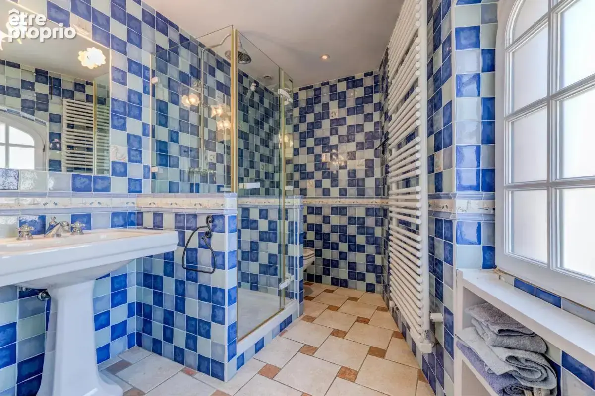 Demeure d’exception au cœur de Vence - vue mer, jardin paysager, piscine chauffée, garage motorisé - photo 14