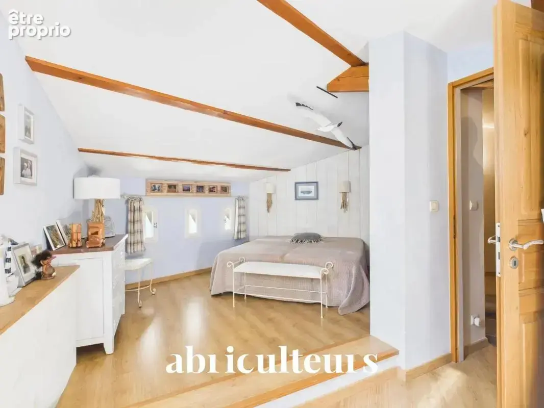 Villa rénovée de 155 m² en vente au pied du Luberon à Cheval-Blanc (84460) - photo 19
