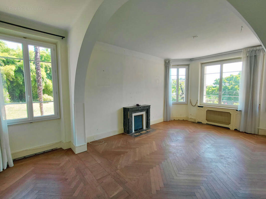 Aubenas - maison bourgeoise 5 pieces 188m2 - photo 7