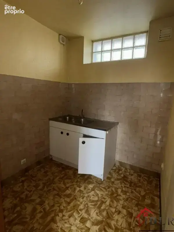 Immeuble d'habitation divisé en 3 logements à rénover - Idéa - photo 3